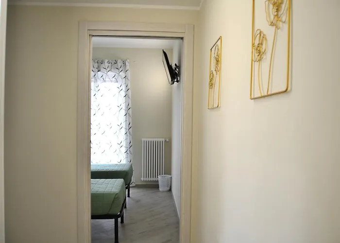 And Blue - Metro C, Free Parking And Wifi