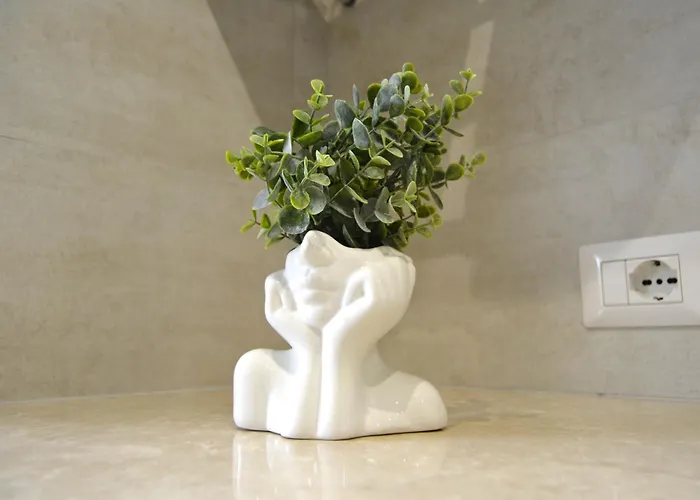 And Blue - Metro C, Free Parking And Wifi