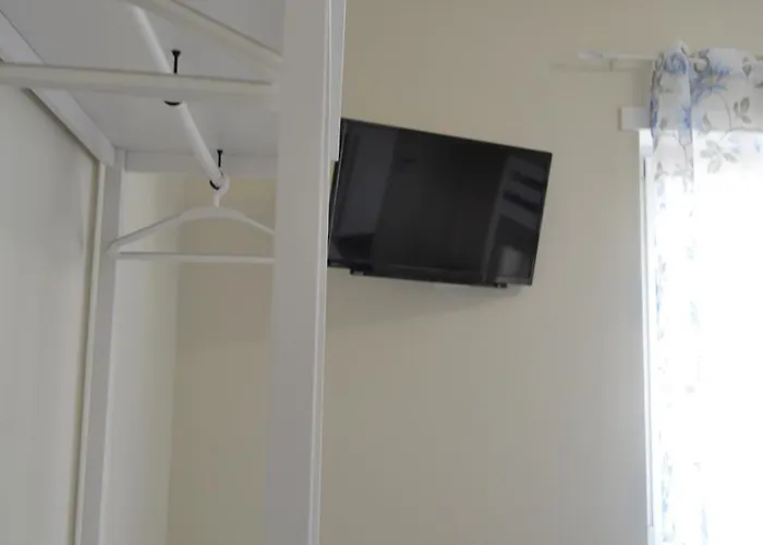 And Blue - Metro C, Free Parking And Wifi