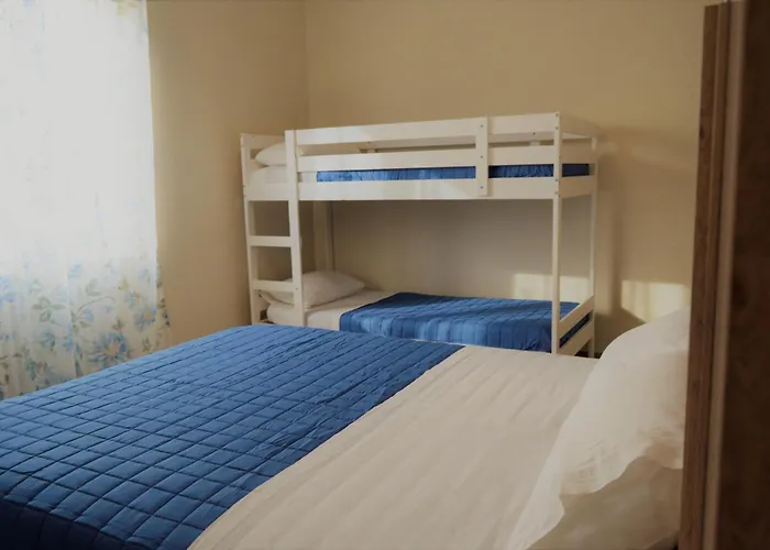 And Blue - Metro C, Free Parking And Wifi Rom