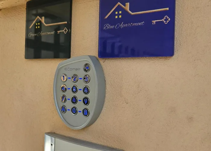 And Blue - Metro C, Free Parking And Wifi Rom