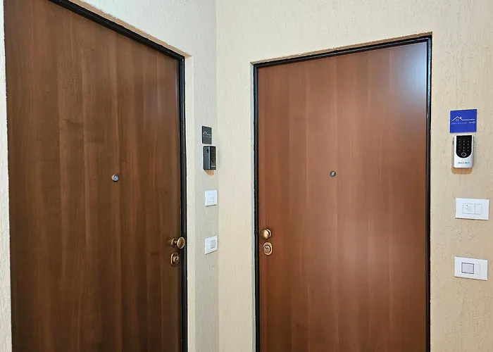 And Blue - Metro C, Free Parking And Wifi Apartment