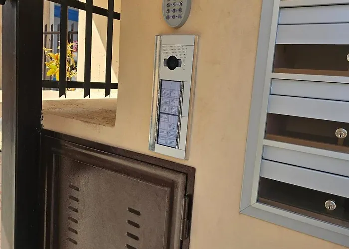 And Blue - Metro C, Free Parking And Wifi Rom